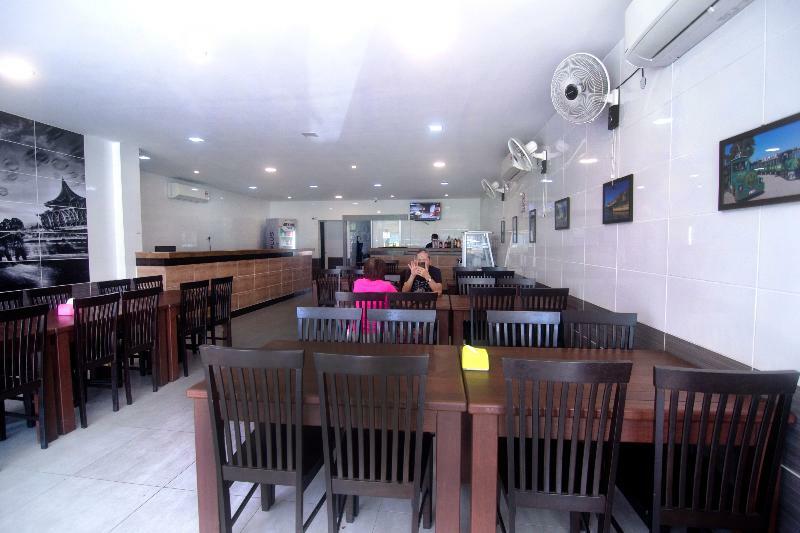 Oyo 836 Mandurah Room & Cafe Kuching Dış mekan fotoğraf