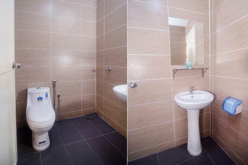 Oyo 836 Mandurah Room & Cafe Kuching Dış mekan fotoğraf