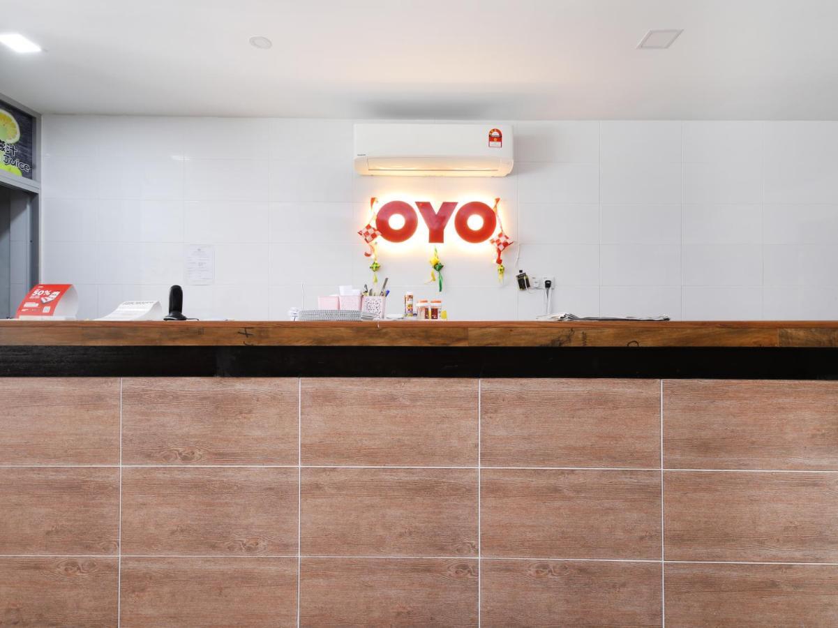 Oyo 836 Mandurah Room & Cafe Kuching Dış mekan fotoğraf