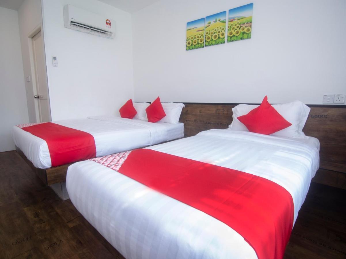Oyo 836 Mandurah Room & Cafe Kuching Dış mekan fotoğraf