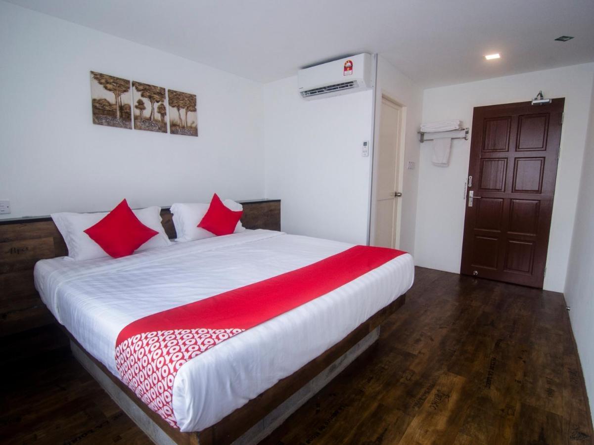 Oyo 836 Mandurah Room & Cafe Kuching Dış mekan fotoğraf