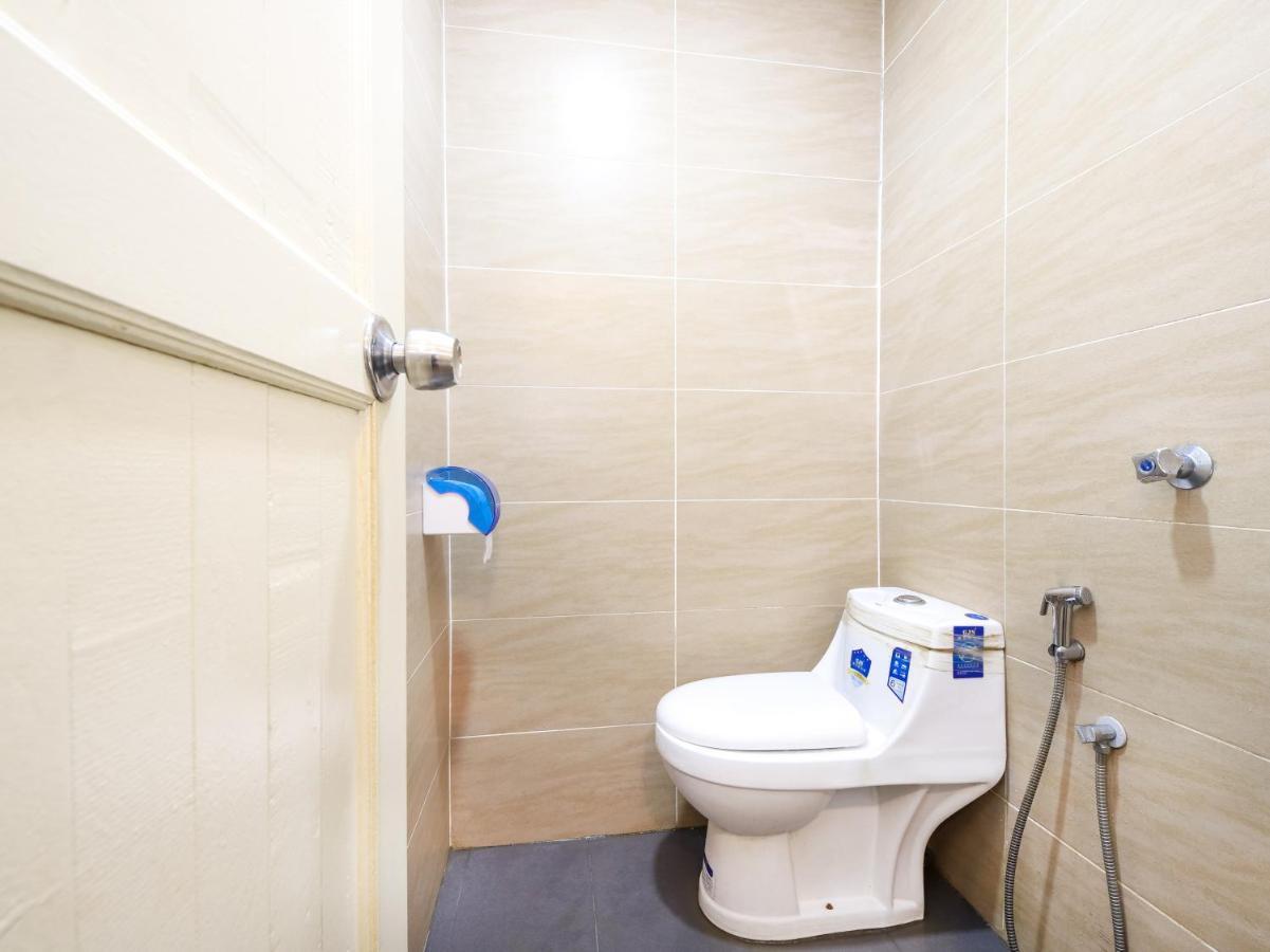 Oyo 836 Mandurah Room & Cafe Kuching Dış mekan fotoğraf