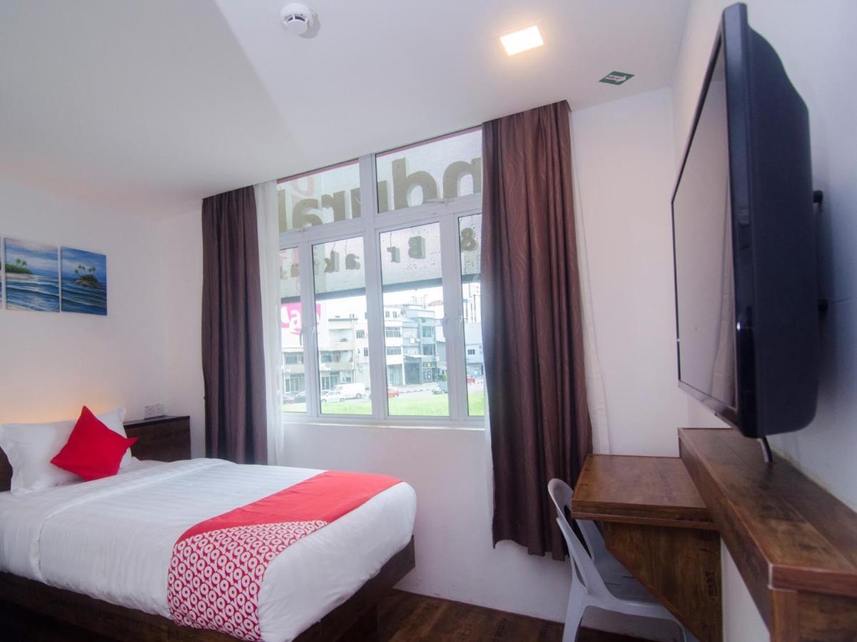 Oyo 836 Mandurah Room & Cafe Kuching Dış mekan fotoğraf