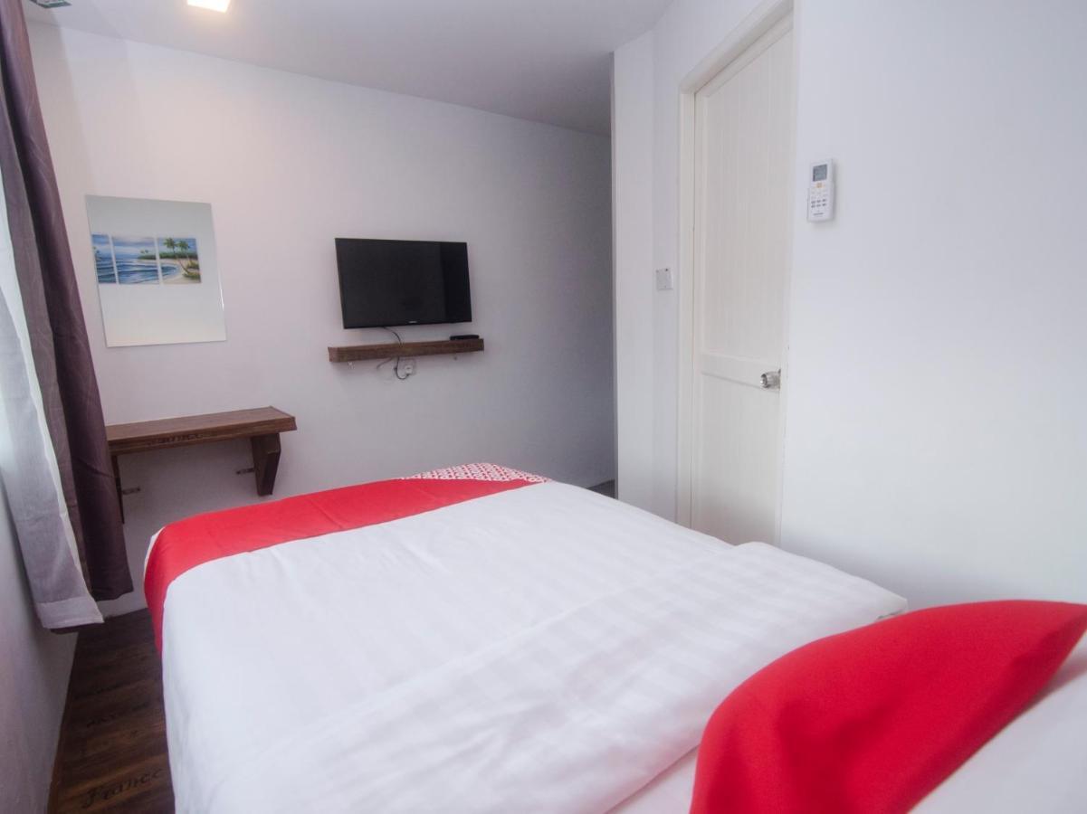 Oyo 836 Mandurah Room & Cafe Kuching Dış mekan fotoğraf