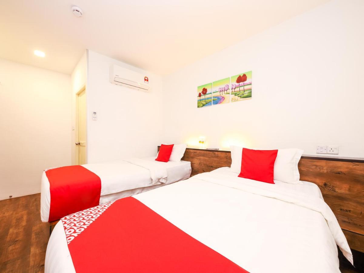 Oyo 836 Mandurah Room & Cafe Kuching Dış mekan fotoğraf