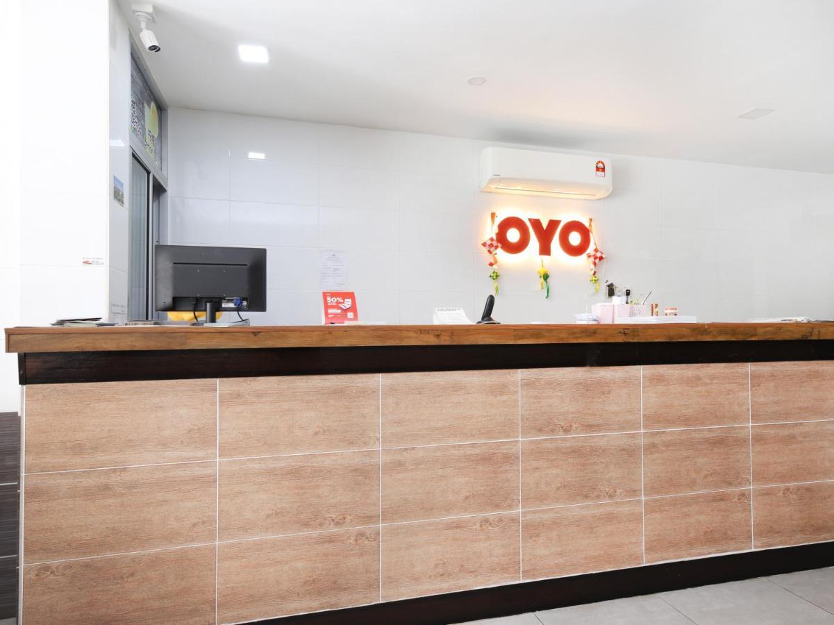 Oyo 836 Mandurah Room & Cafe Kuching Dış mekan fotoğraf