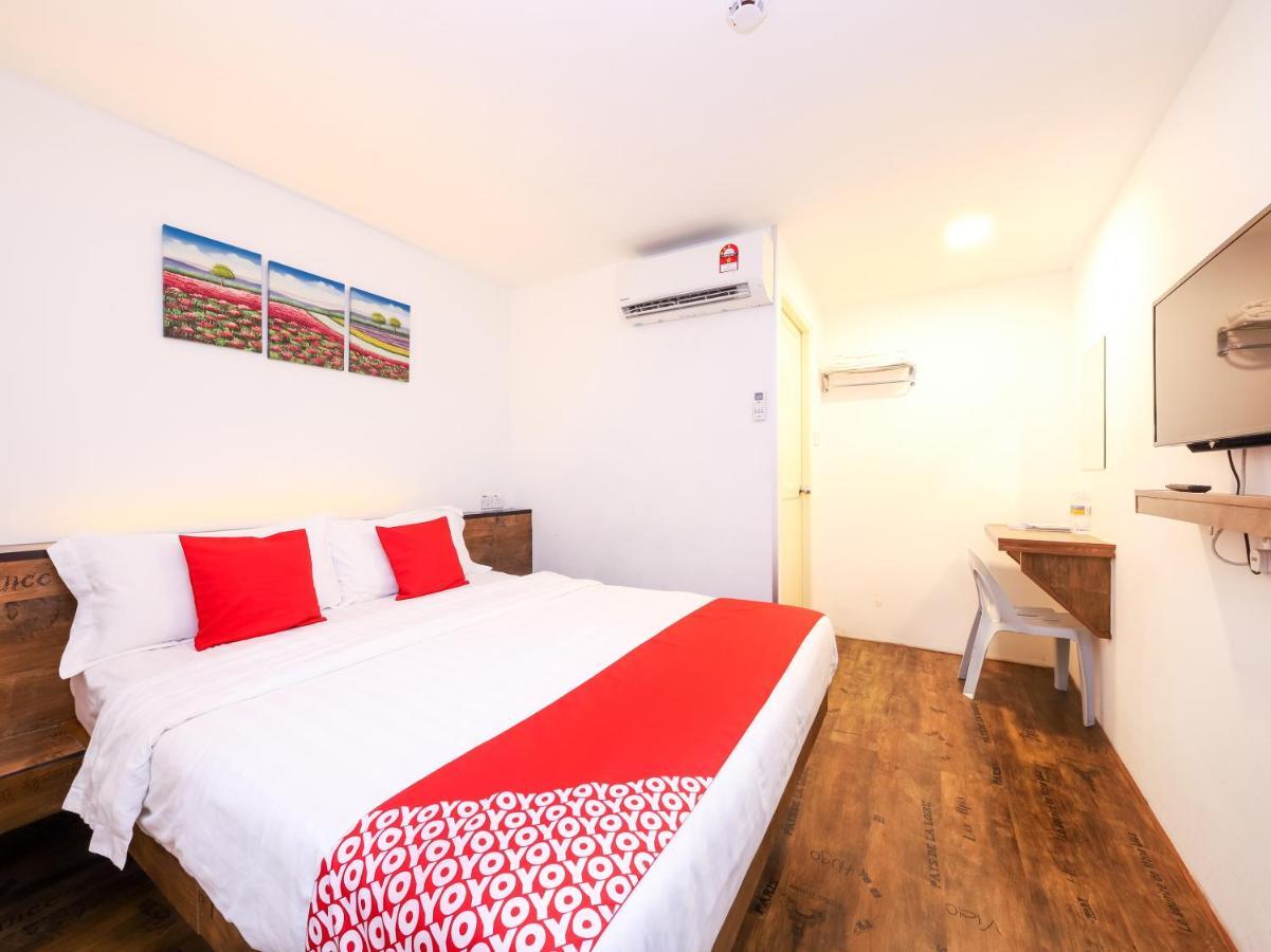Oyo 836 Mandurah Room & Cafe Kuching Dış mekan fotoğraf