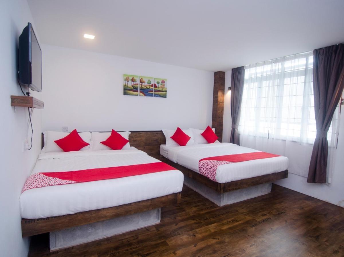Oyo 836 Mandurah Room & Cafe Kuching Dış mekan fotoğraf
