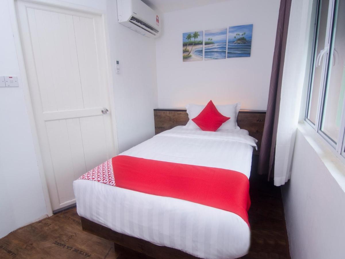 Oyo 836 Mandurah Room & Cafe Kuching Dış mekan fotoğraf
