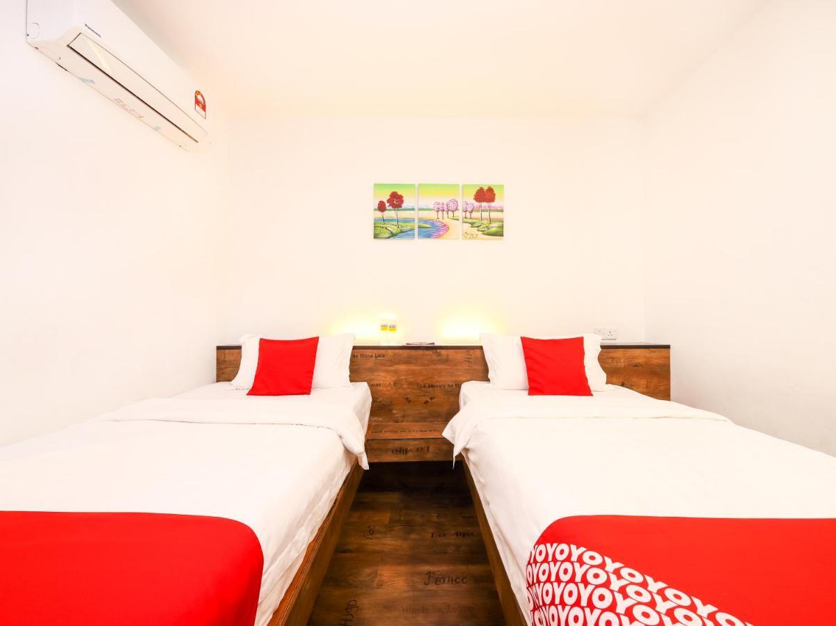 Oyo 836 Mandurah Room & Cafe Kuching Dış mekan fotoğraf